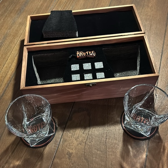 Brotec Whiskey Stones & Glasses Set in Wooden Box - Picture 7 of 9